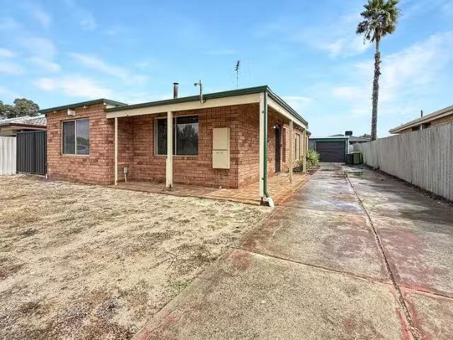 28 Broadwater Gardens, South Lake, WA 6164