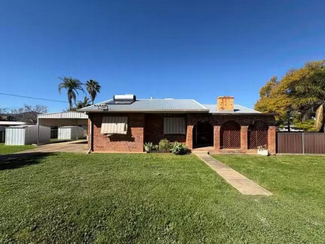 28 Cambridge Street, Tamworth House for rent Listed by Talia.