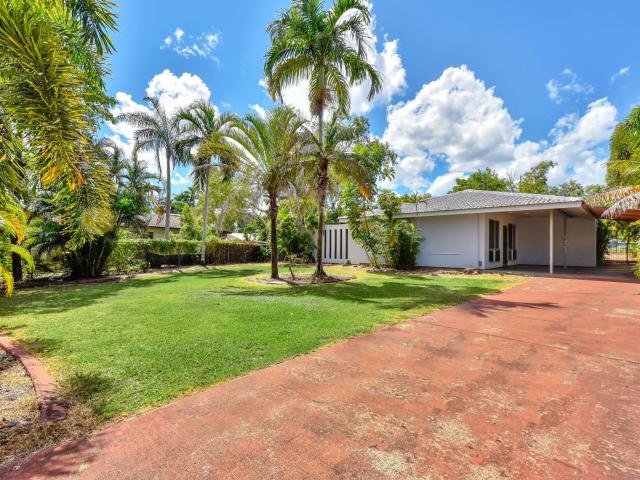 28 Canonbury Circuit, Driver