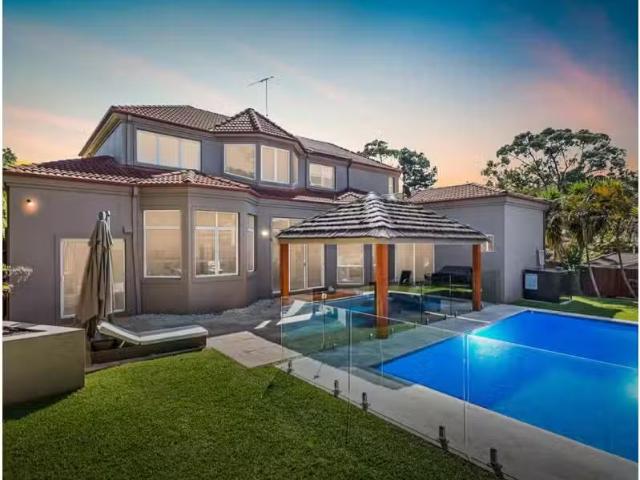 28 Carnarvon Drive, Frenchs Forest House for rent Listed by B.