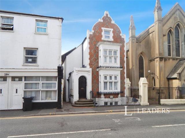 28 Cavendish Place, Eastbourne, BN21 1 bed flat to rent £825 pcm £190 pw