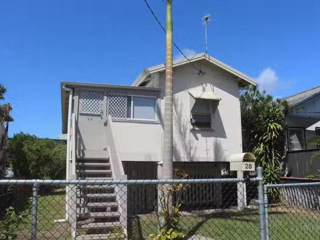 28 Central Street, Labrador, QLD 4215