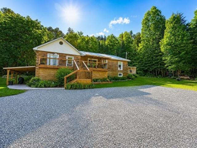 28 Ch. Mitchell, Otter Lake, QC, J0X 2P0 house for sale | Listing ID 12218 | Royal LePage