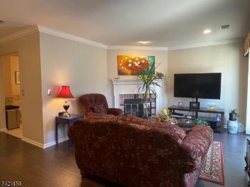 28 Commonwealth Dr