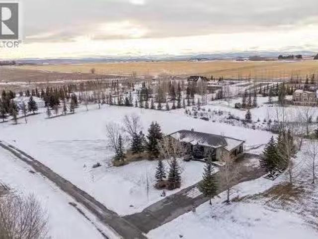 28 Clover Lane, Rural Rocky View County, AB, T3Z 1G9 house f.