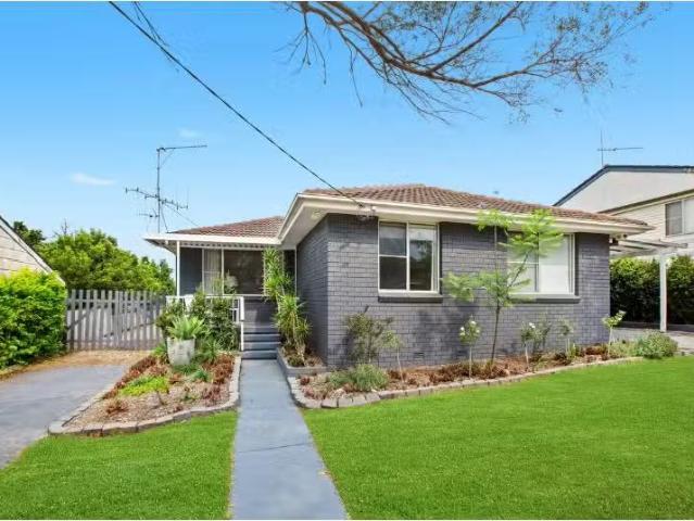 28 Clifton Drive, Port Macquarie House for rent Listed by Reb.