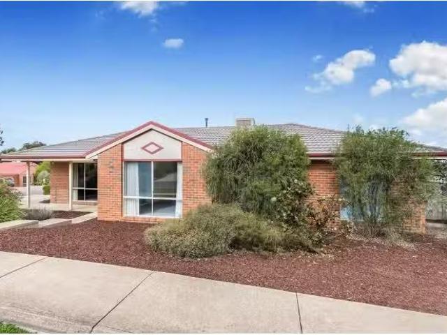28 Daniel Drive, Golden Square House for rent Listed by Emma.