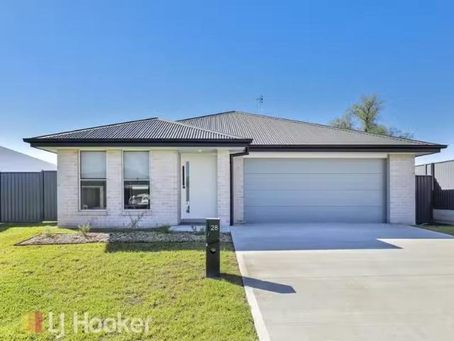 28 Explorers Way, WESTDALE House for rent Listed by Whitney M.