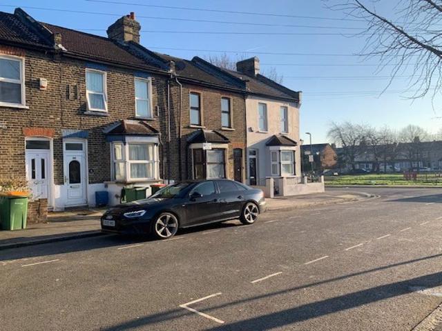 28 Fabian Street, London, E6 3SA, United Kingdom | 4 bed townhouse for rent #138695814 | Rentberry