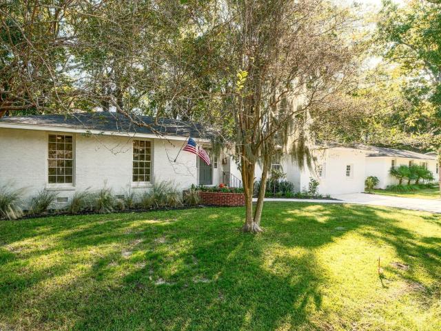 28 Farmfield Avenue