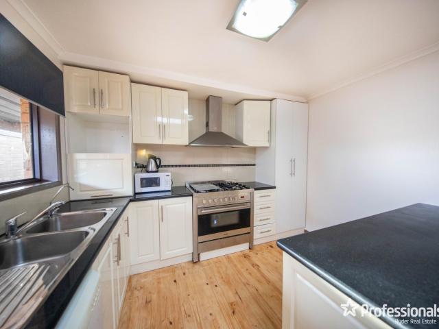28 First AveMelton South VIC 3338, Australia