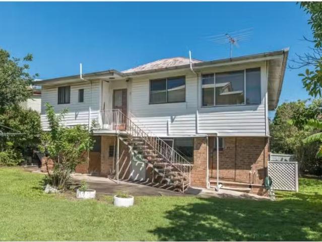 28 Flower Street, WOOLLOONGABBA House for rent Listed by Dyla.