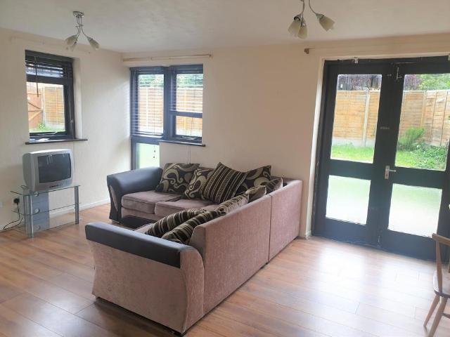 28 Friars Mead, London, E14 3JZ, United Kingdom | 3 bed townhouse for rent #128135129 | Rentberry