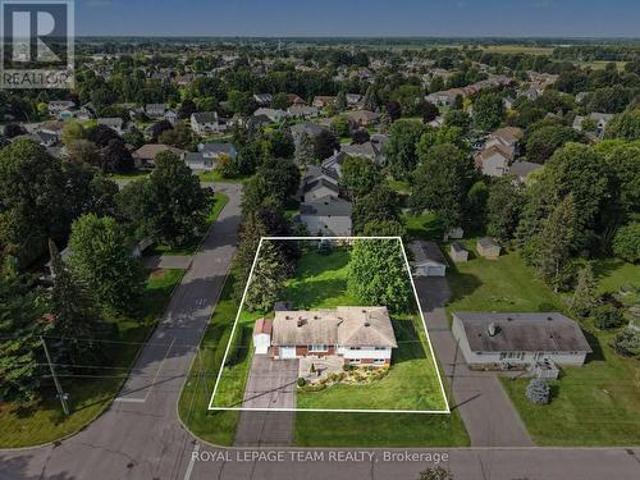 28 Gamble Drive, Ottawa, ON, K0A 2Z0 house for sale | Listing ID X13836 | Royal LePage