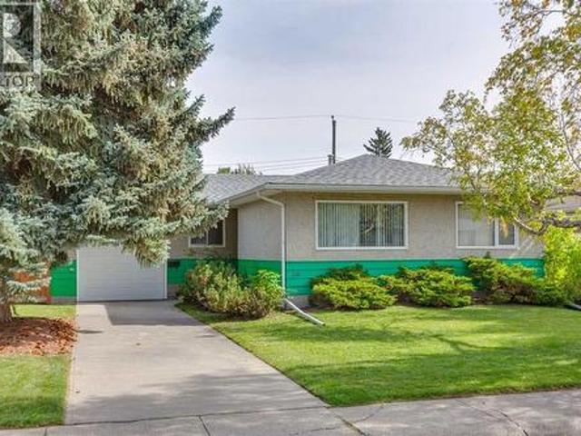 28 Gainsborough Drive Sw, Calgary, AB, T3E 4W7 house for sale | Listing ID A2344 | Royal LePage