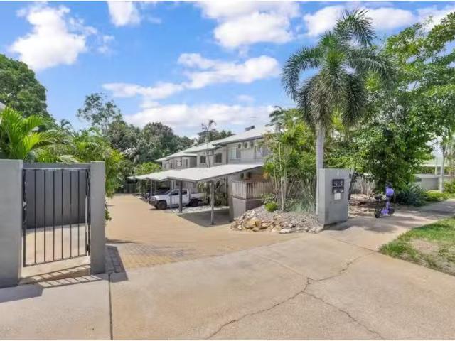 2/8 Gardens Hill Crescent, THE GARDENS Townhouse for rent Lis.