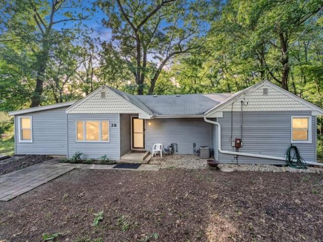 28 Glen Ave, Fox Lake, IL 60020