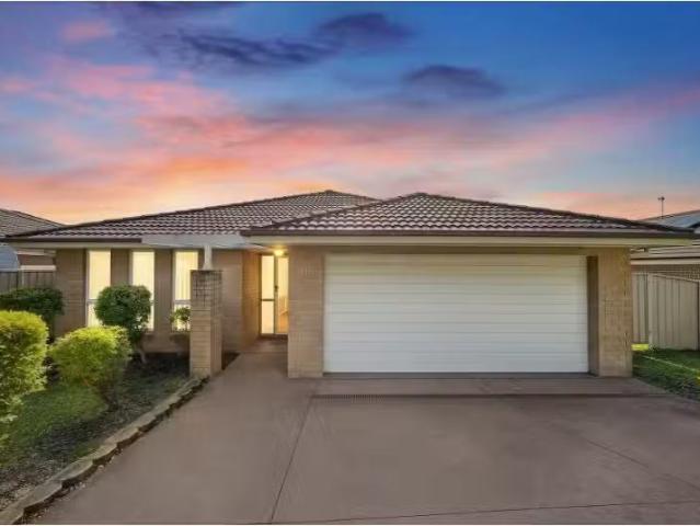 28 Grasstree Avenue, Woongarrah House for rent Listed by Abbi.