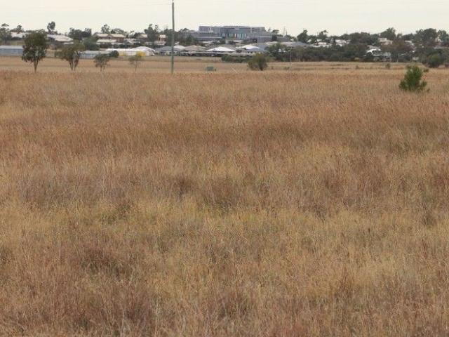 28 Ha Vacant Land 2 km from Roma Zoned Rural