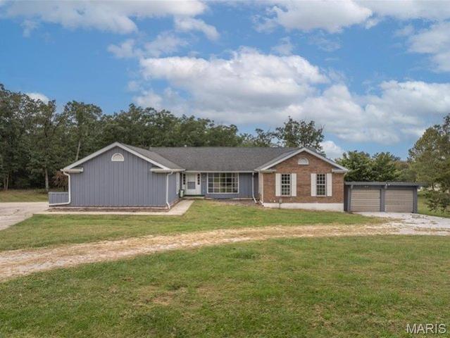28 Hawthorne Dr, Warrenton, MO 63383