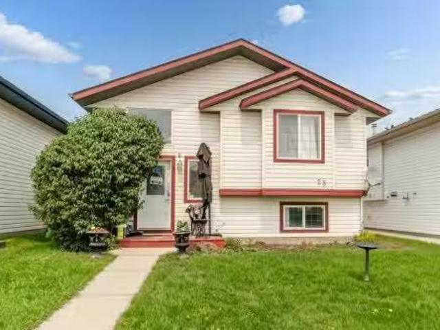 28 Hunter Road, Sylvan Lake, AB, T4S 2L6 house for sale Lis.