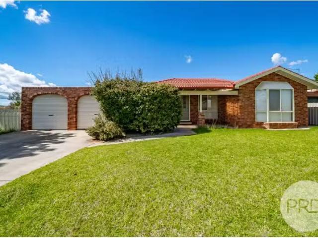 28 Kaldari Cres, Glenfield Park House for rent Listed by Leas.
