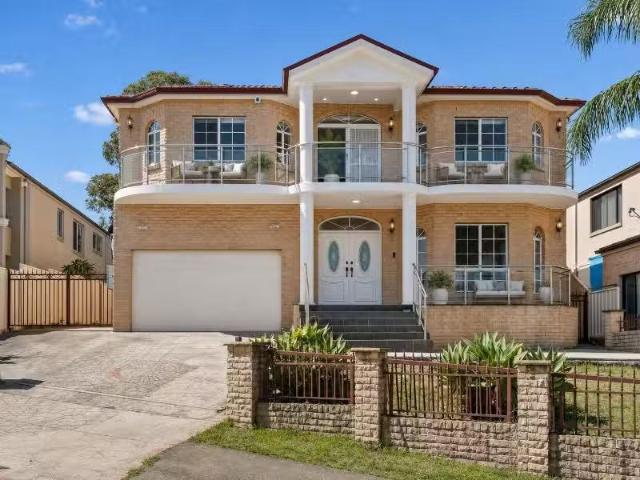 28 Kiernan Crescent, Abbotsbury House for rent Listed by Rona.
