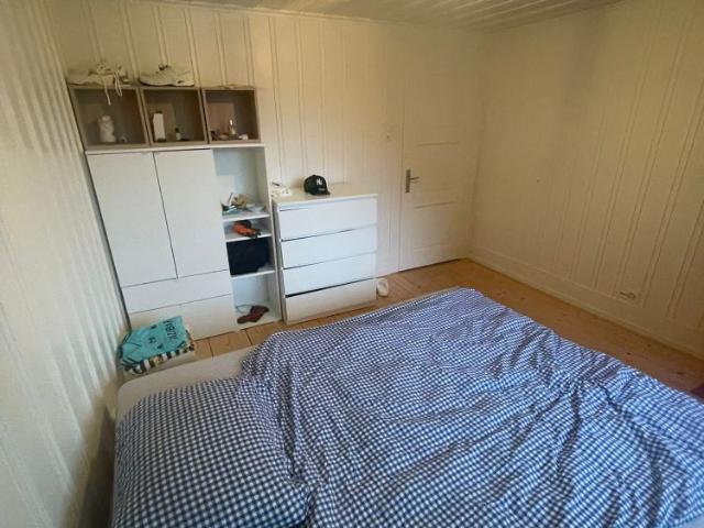 28 m²