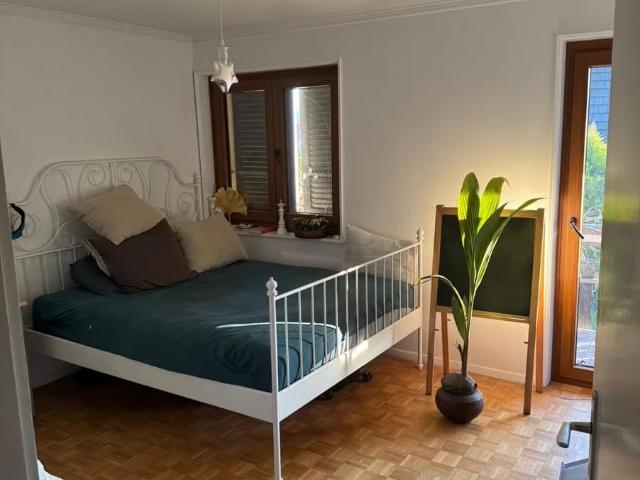 28 m²