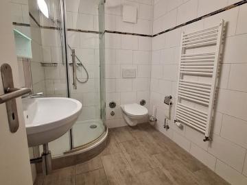 28 m²