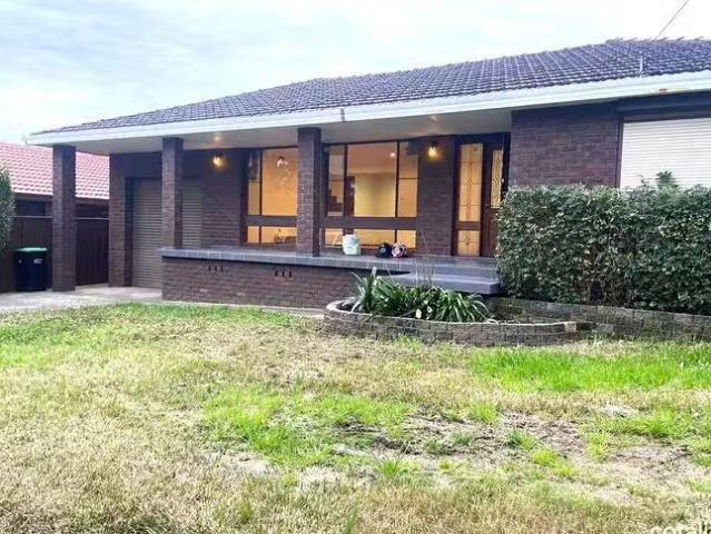 28 Mckay Avenue, Moorebank, NSW 2170