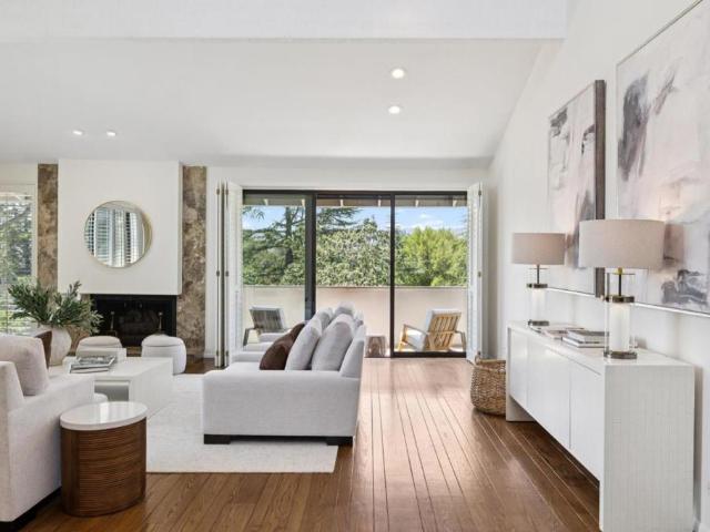28 Mansion Court 727