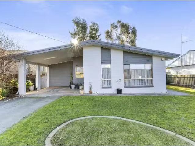 28 Mac Arthur St, Ashmont House for rent Listed by Nikki Gers.