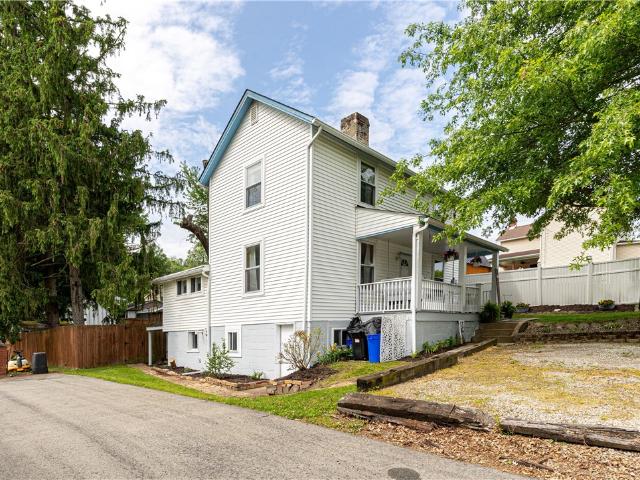 28 Meadow St