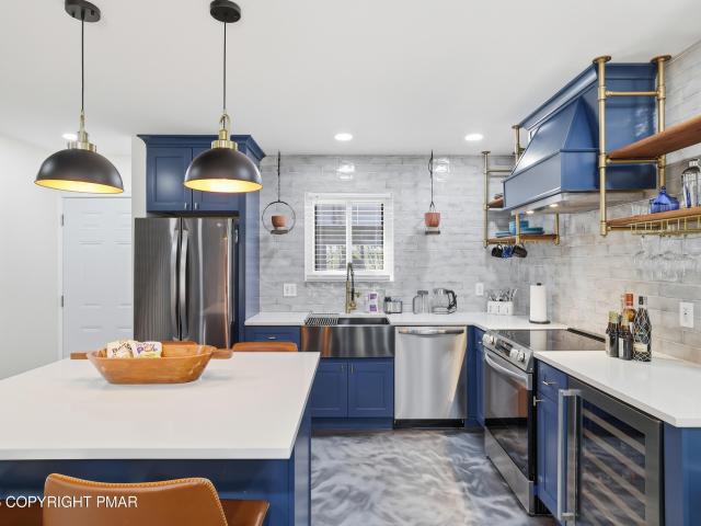 28 Middle Village Way