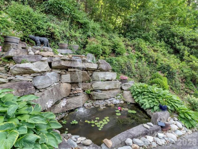 28 Mountain Breeze Dr, Maggie Valley, NC