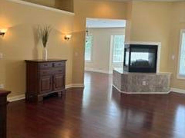 28 N Dilcrest Circle