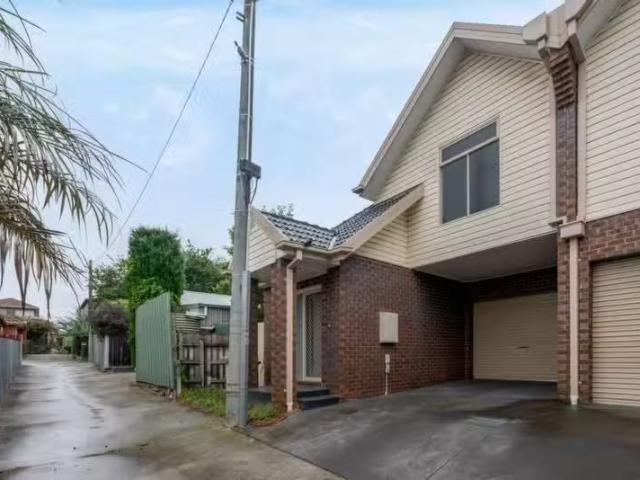 2/8 Newcastle Street, Preston VIC 3072 Townhouse For Lease