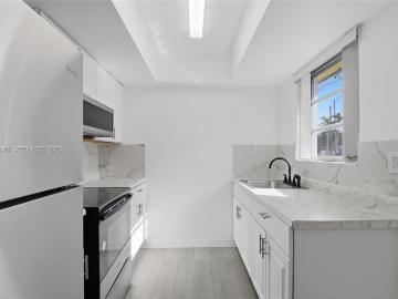 28 NW 170th St, Unit 1, North Miami Beach, FL 33169 | MLS #A12011