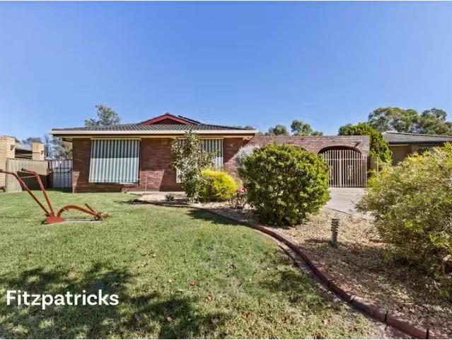 28 Pinaroo Drive, Glenfield Park House for rent Listed by Ren.