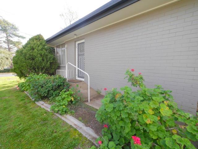 2/8 PITT STREET, COWRA
