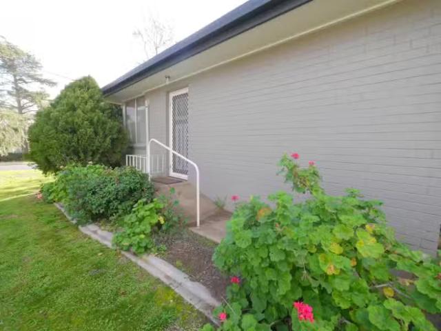 2/8 Pitt Street, COWRA Apartment for rent Listed by Emily Bea.