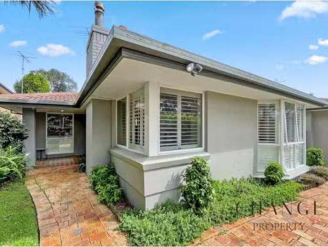 28 Scaysbrook Drive, Kincumber House for rent Listed by Mia C.