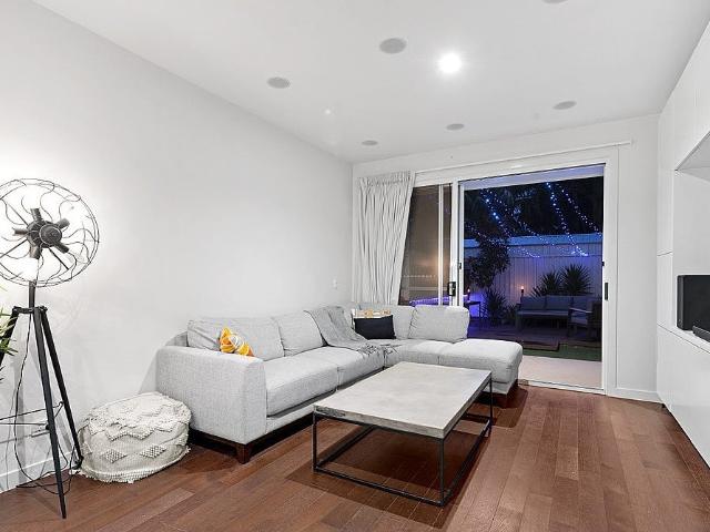 2/8 Second Avenue