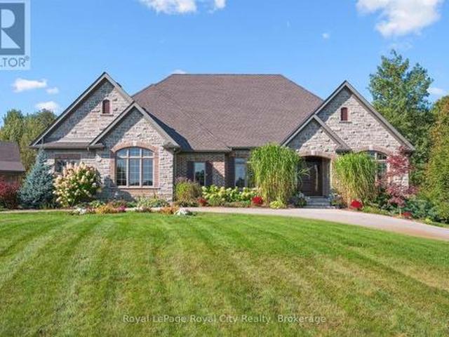 28 Serena Lane, Guelph Pineridge/Westminster Woods, ON, N1L 1E7 Luxury House for sale | Listing ID X13473 | Royal LePage Carriage Trade Luxury Properties