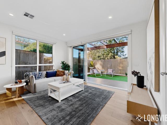 2/8 simpson drive, mount waverley, vic, 3149
