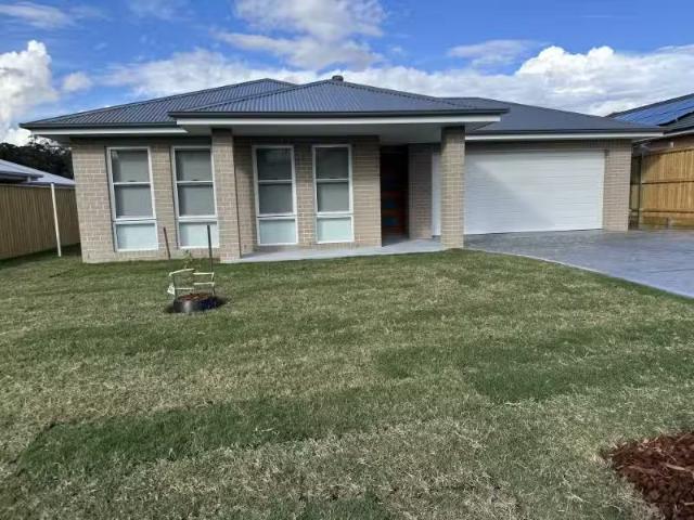 28 Silverwisp Road, CHISHOLM House for rent Listed by Kathy D.
