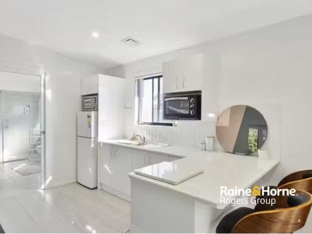 28A Inderan Avenue, LAKE HAVEN Apartment for rent Listed by J.