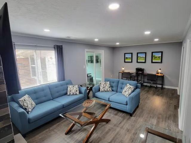 2904 Arrowhead Drive