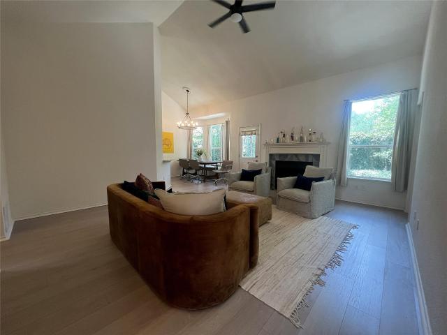 2906 Garvey Cv